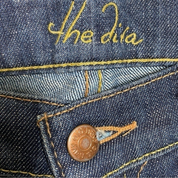 Old Navy Women's Blue Denim Jeans, The Diva, Straight Leg Size 6 Short, RN 54023 - Picture 1 of 9